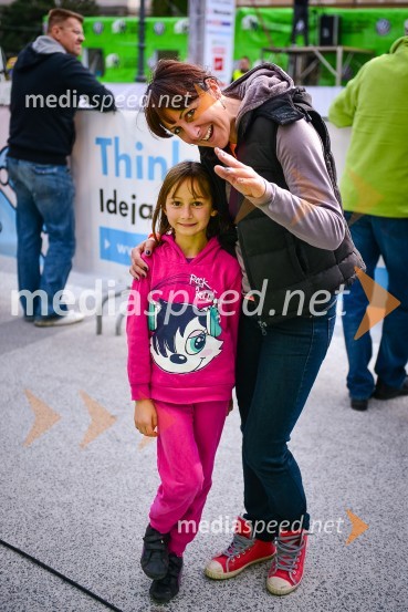 Alenka Bikar, poslanka, nekdanja atletinja; hčerka Pika18. Ljubljanski maraton 2013
