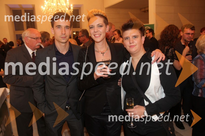 Aljaž Smole, Mateja Naberšnik, vizažistka, Janja Zdolšek, direktorica Zavoda za kulturo Maribor48. Borštnikovo srečanje, zaključek in podelitev Borštnikovega prstana