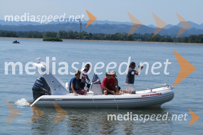 Čoln G 650 LFG 650 LF in S 420 NL, test