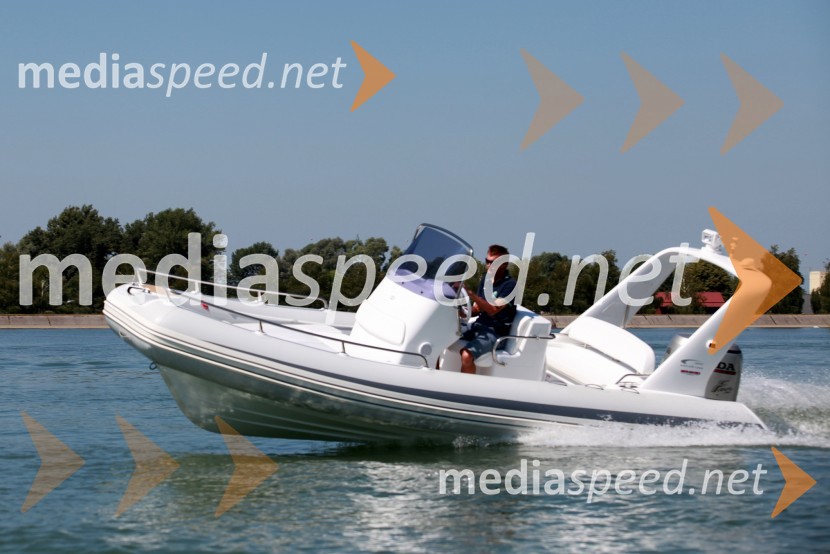 Čoln G 650 LFG 650 LF in S 420 NL, test