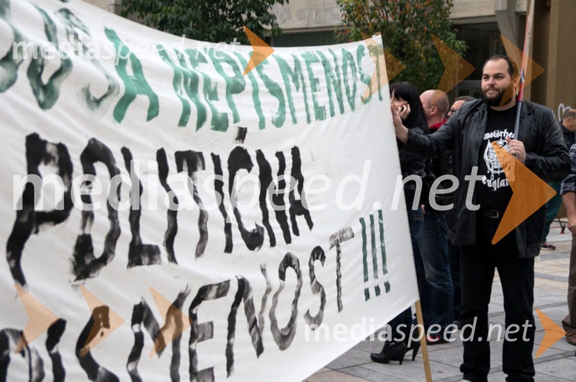 Matic PrimcProtesti proti vladi v Mariboru