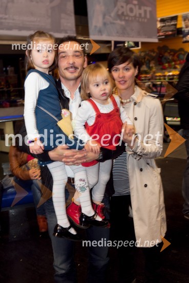 Eva Toš; Tadej Toš, igralec; Julija Toš; Dora Fišter Toš, igralka&nbsp;Gremo mi po svoje 2, premiera filma