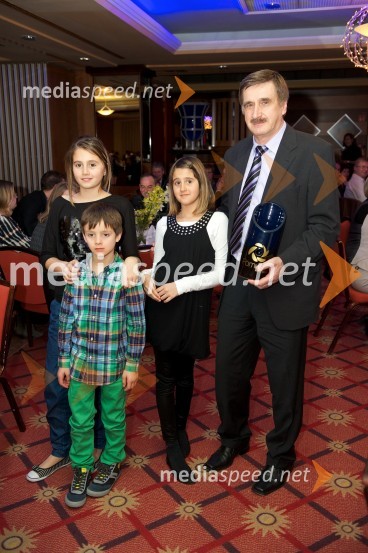 Vlado Karoly, podjetje GMT in Pomurec leta 2011 z vnuki (18. mesto na lestvici najbogatejših Slovencev)Najbogatejši Slovenci 2013 po lestvici Manager