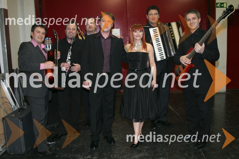 Nuša Derenda, pevka in njen mož Frenk13. festival Polka in valček