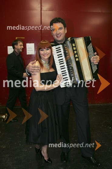 Nuša Derenda, pevka in njen mož Frenk13. festival Polka in valček