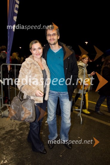 Katarina Peranič; Jean Frbežar, moderatorUdar po moško 2, premiera predstave