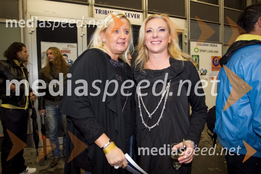 Mojca Seliškar Toš, nekdanja vodja kabineta predsednika RS; Urška Alič Flajnik, Špas teaterUdar po moško 2, premiera predstave