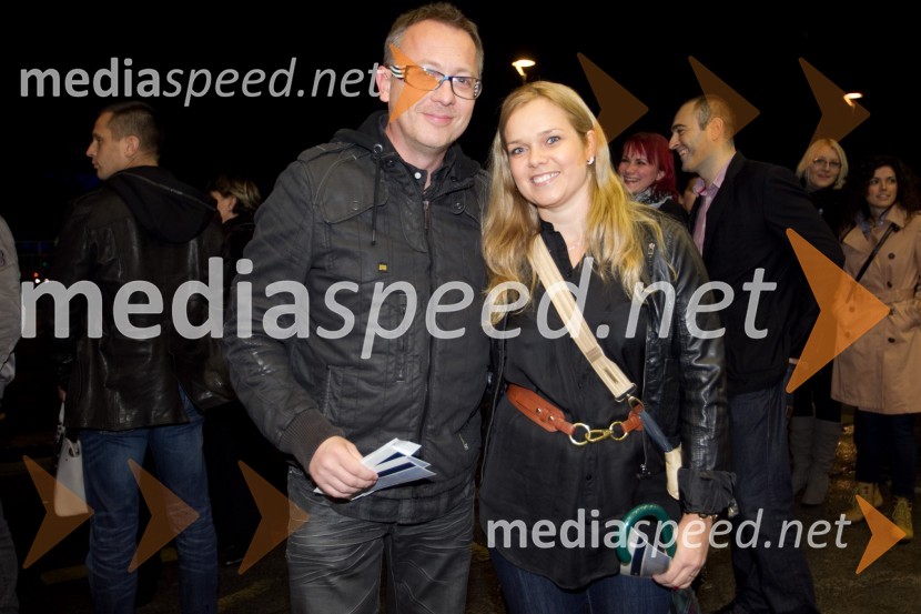 Robert Pečnik Pečo, Radio Hit; Špela Močnik, moderatorkaUdar po moško 2, premiera predstave