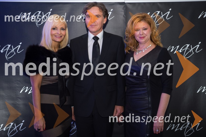 Jerneja Jager, direktorica Modiane; mag. David Kastelic, predsednik uprave Zavarovalnica Maribor;&nbsp;Katja Mihelič, direktorica blagovnice MaxiEkskluzivna modna revija v blagovnici Maxi