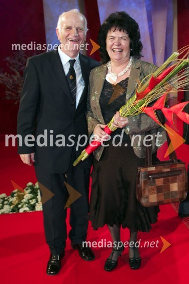 Lojze Slak, glasbenik in Fanika požek, avtorica zmagovalne skladbe13. festival Polka in valček