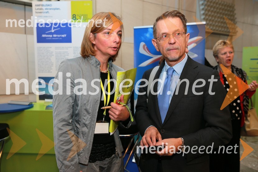 Daša Rakovec, vodja Sektorja za pospeševanje podjetništva, inovativnosti in tehnološkega razvoja na SPIRIT Slovenija; Pekka Metso, veleposlanik Finske8. slovenski forum inovacij 2013, prvi dan