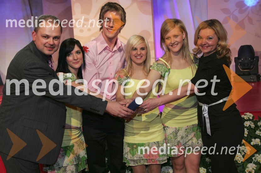 Igor Podpečan in Vera Šolinc, avtorja najboljše polke po izboru žirije z ansamblom Bum13. festival Polka in valček