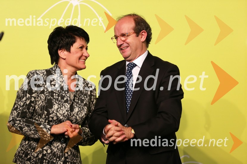 Andreja Kert, državna sekretarka na ministrstvu za gospodarstvo; Daniel Caleja Crespo, Evropska komisija8. slovenski forum inovacij 2013, prvi dan