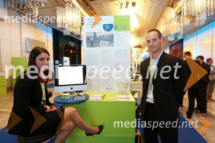 Teja Debeljak; Anže Volovšek8. slovenski forum inovacij 2013, prvi dan