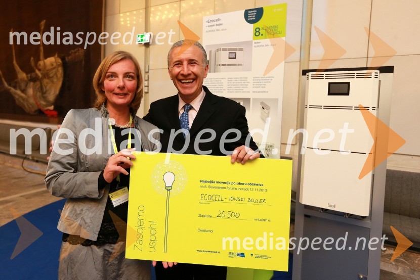 Daša Rakovec, vodja Sektorja za pospeševanje podjetništva; Šukrija Kačar, direktor Aurora 3M+ d.o.o.8. slovenski forum inovacij 2013, prvi dan