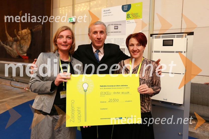 Daša Rakovec, vodja Sektorja za pospeševanje podjetništva; Šukrija Kačar, direktor Aurora 3M+ d.o.o.; ...8. slovenski forum inovacij 2013, prvi dan