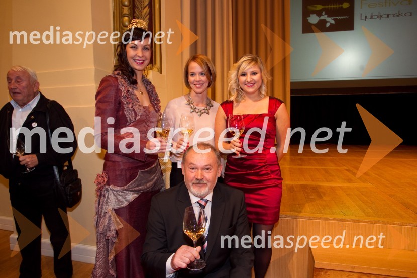 Neža Pavlič, vinska kraljica Slovenije 2013; Nina Levičnik, organizatorica; Simona Žugelj, voditeljica; Rado Stojanovič16. Slovenski festival vin in 6. Festival Kulinarike 2013