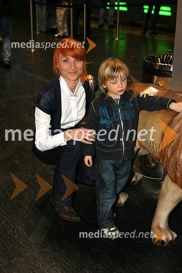 Vesna Janković s sinom VallomPredpremiera filma Ninja želve