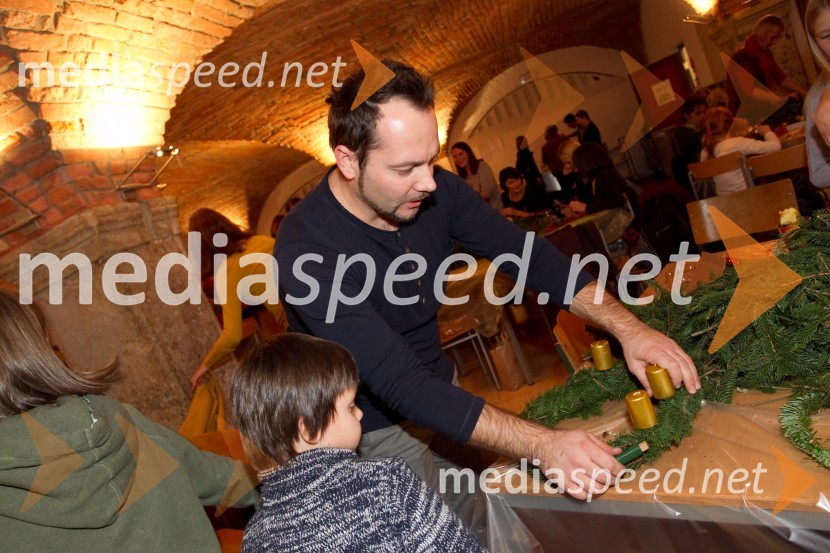 Aljaž Farasin, operni pevecPletenje adventnih venčkov z znanimi Slovenci 2013