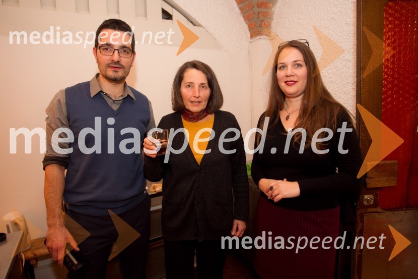 Tine Čokl; Vida Ogorelc; Živa Lopatič; tri muhePletenje adventnih venčkov z znanimi Slovenci 2013