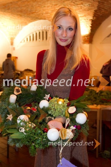 Lali Sladjana Ilič, slikarka, podpredsednica združenja SILAPletenje adventnih venčkov z znanimi Slovenci 2013