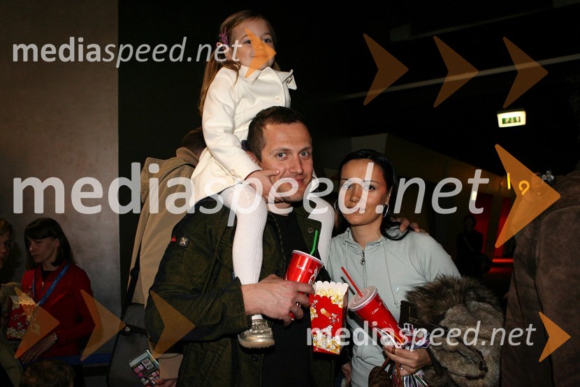 Jure Košir, nekdanji smučar z ženo Alenko in hčerkoPredpremiera filma Ninja želve