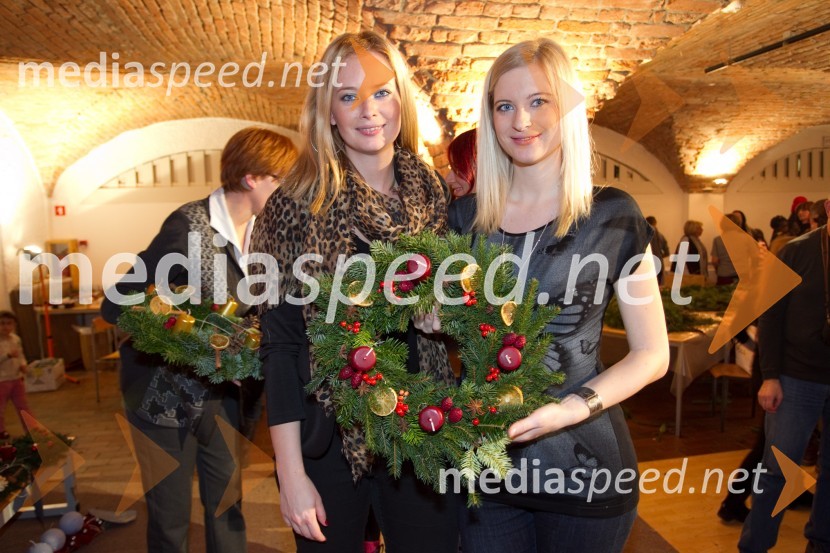 Ana Savšek, novinarka; Marika Savšek, miss Universe 2010Pletenje adventnih venčkov z znanimi Slovenci 2013