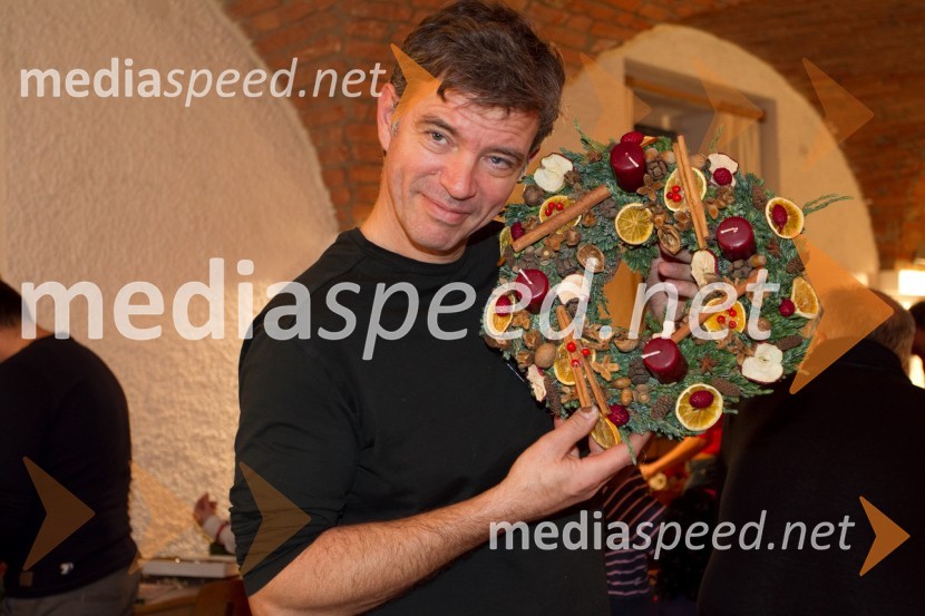 Andrej Stražišar, scenografPletenje adventnih venčkov z znanimi Slovenci 2013