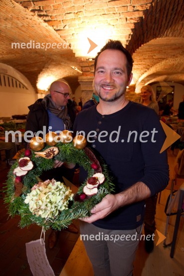 Aljaž Farasin, operni pevecPletenje adventnih venčkov z znanimi Slovenci 2013