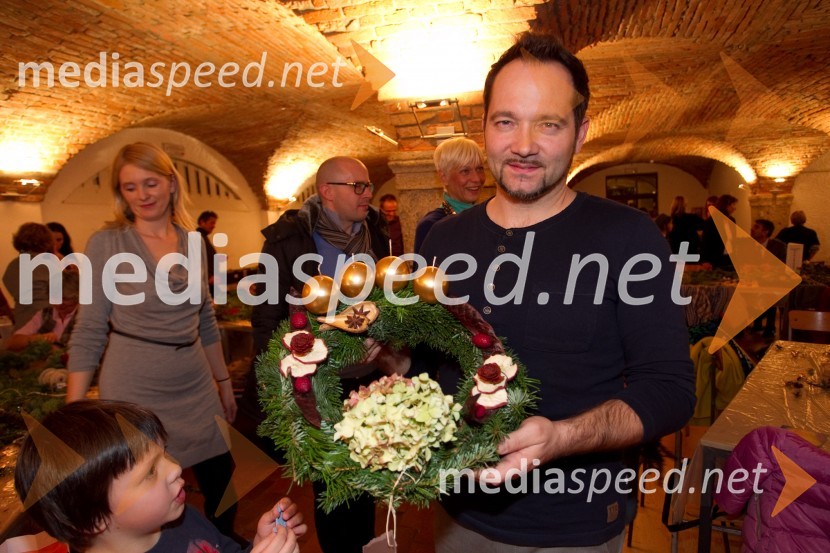 Aljaž Farasin, operni pevecPletenje adventnih venčkov z znanimi Slovenci 2013