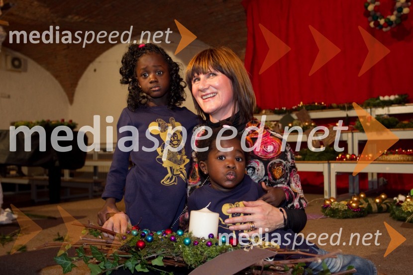 Žani Luisa; Maja Štamol Droljc, modna kreatorka; DilsiPletenje adventnih venčkov z znanimi Slovenci 2013