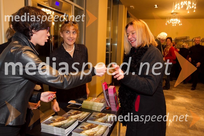 Simona Belle, služba za stike z javnostmi MGL; Barbara Hieng Samobor, direktorica MGL; Vesna Jevnikar, igralkaOthello, premiera predstave v MGL