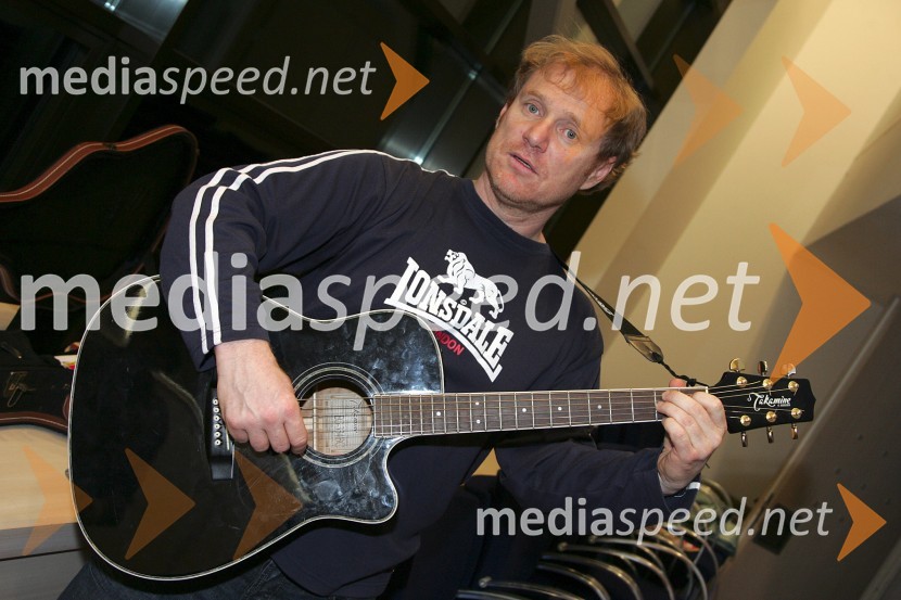 Sašo Hribar, voditelj oddaje Hri-Bar na TV SlovenijaOtvoritev SOF-a, Slovenskega oglaševalskega festivala