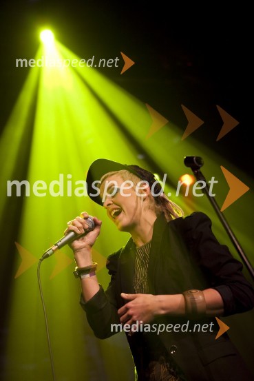 Tina Marinšek, pevka skupine TabuIzštekanih 20