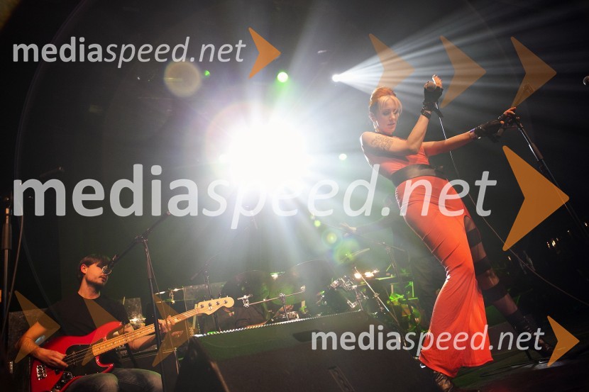 Melanija Fabčič – Melée; pevka skupine WerefoxIzštekanih 20