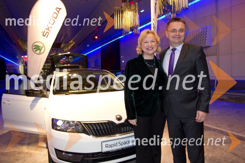 Sabrina Pečelin, vodja odnosov z javnostmi pri Porsche Slovenija d.o.o.; Petr Podlipny, direktor znamke Škoda za SlovenijoVlado Kreslin, koncert Čarobnice