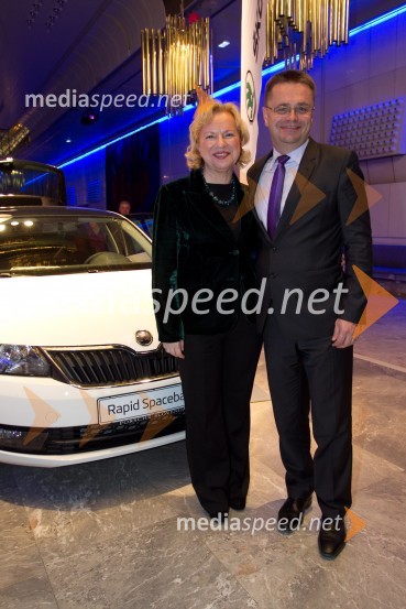 Sabrina Pečelin, vodja odnosov z javnostmi pri Porsche Slovenija d.o.o.; Petr Podlipny, direktor znamke Škoda za SlovenijoVlado Kreslin, koncert Čarobnice