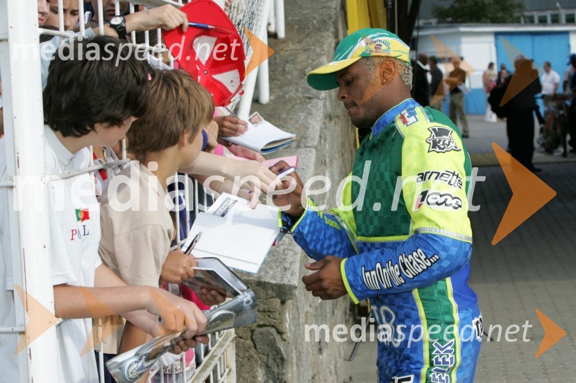 Antonio Lindbaeck, Švedska med deljenjem avtogramovSPEEDWAY, Speedway Grand Prix - VN Poljske 2005 trening