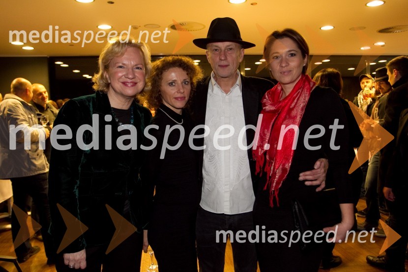 Sabrina Pečelin, vodja odnosov z javnostmi pri Porsche Slovenija d.o.o.;
Simona Podlipny, marketing Porsche Slovenija d.o.o.; Vlado Kreslin, 
glasbenik; Simona VračarVlado Kreslin, koncert Čarobnice