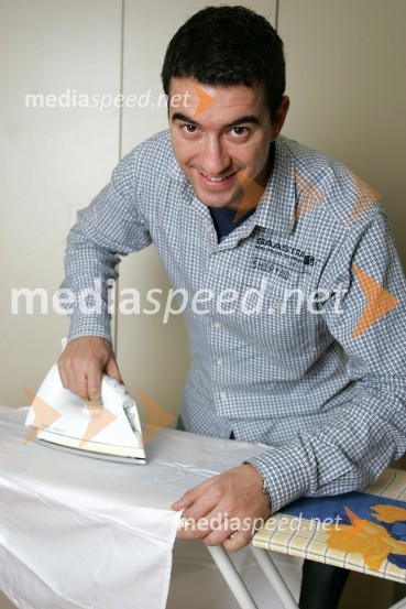 Marko Potrč, voditelj oddaje Svet na Kanalu AMarko Potrč, voditelj oddaje Svet na Kanalu A