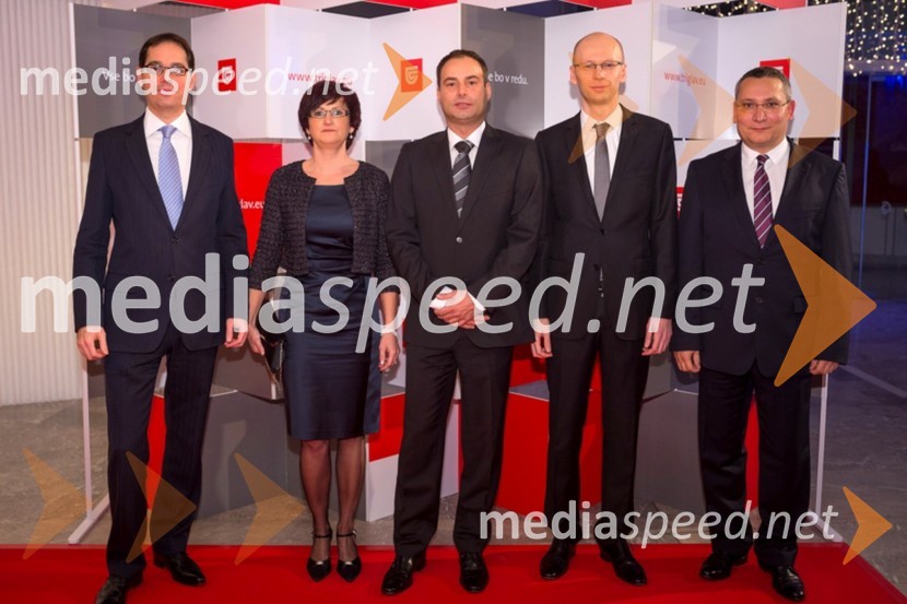 Stanislav Vrtunski, član uprave Zavarovalnice Triglav; Marica Makoter, članica uprave - delavska direktorica Zavarovalnice Triglav; Andrej Slapar, predsednik uprave Zavarovalnice Triglav; Benjamin Jošar, član uprave Zavarovalnice Triglav; Andrej Knap, pomočnik predsednika uprave Zavarovalnice TriglavSlavnostni novoletni koncert Zavarovalnice Triglav
