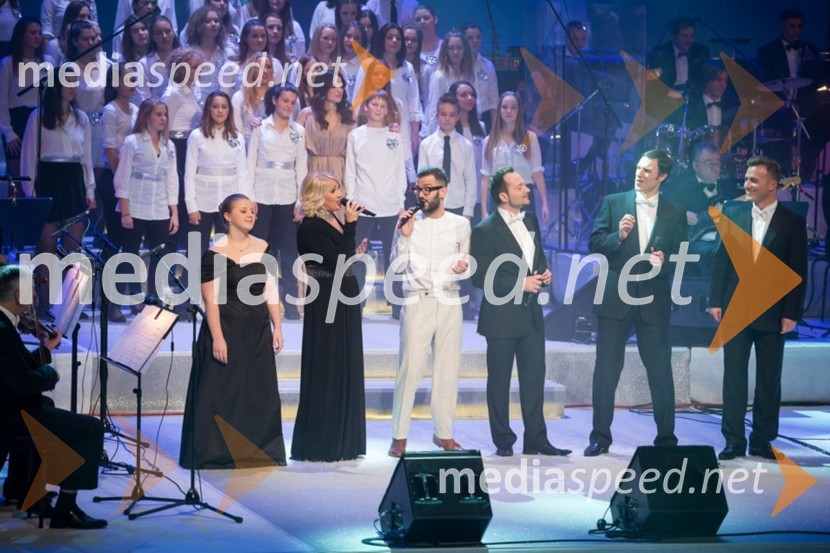 Sandra Harb, pevka; Alenka Godec, pevka; Anžej Dežan, pevec; Aljaž 
Farasin, skupina Eroika; Metod Žunec, skupina Eroika; Matjaž Robavs, 
skupina EroikaSlavnostni novoletni koncert Zavarovalnice Triglav