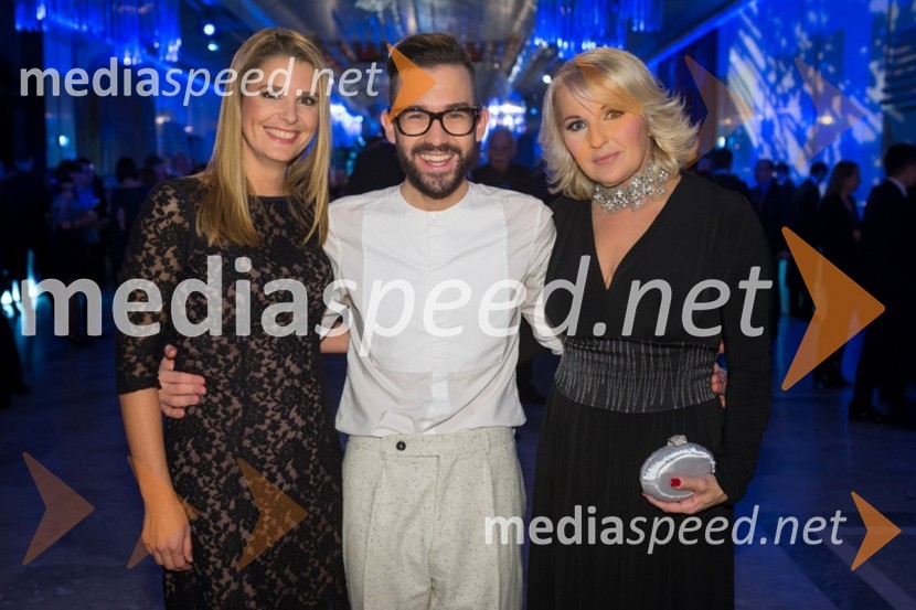 Bernarda Žarn, voditeljica; Anžej Dežan, pevec; Alenka Godec, pevkaSlavnostni novoletni koncert Zavarovalnice Triglav