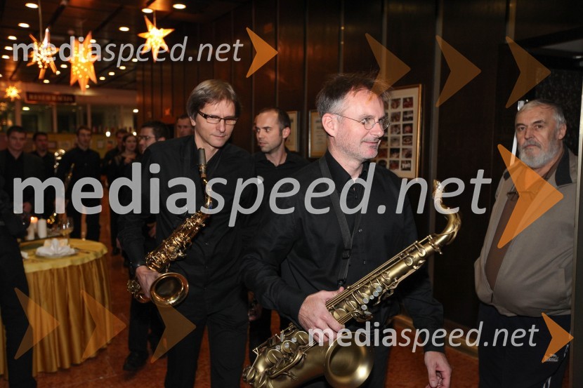 Člani Big band Glasbene šole Gornja Radgona & Radgonske gorice6. Dobrodelni Miklavžev koncert z Aniko Horvat