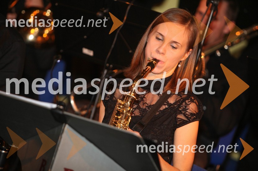 Članica Big band Glasbene šole Gornja Radgona & Radgonske gorice6. Dobrodelni Miklavžev koncert z Aniko Horvat