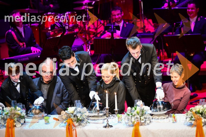 Boris Kobal, režiser in igralec; Nina Ivanič, igralka; Nataša Tič Ralijan, igralkaVikendovi Gongi popularnosti, podelitev 2013