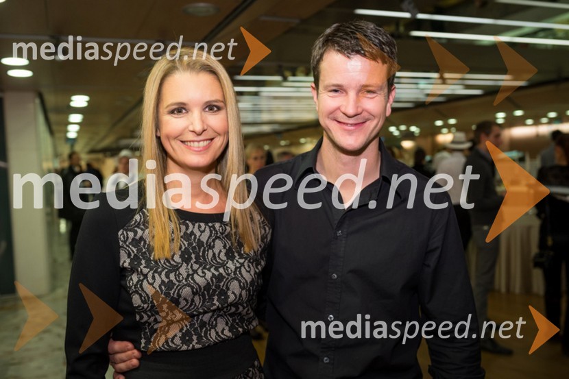 Bernarda Žarn, voditeljica; Boštjan Romih, televizijski voditeljVikendovi Gongi popularnosti, podelitev 2013