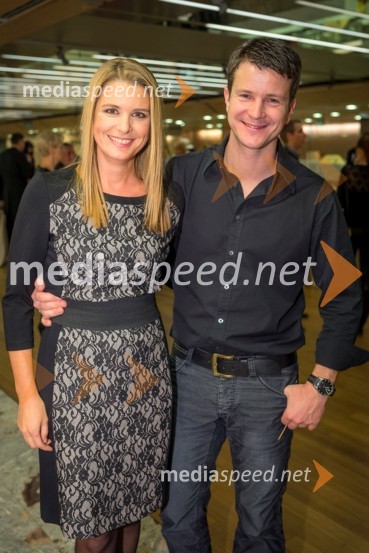 Bernarda Žarn, voditeljica; Boštjan Romih, televizijski voditeljVikendovi Gongi popularnosti, podelitev 2013