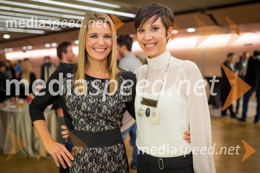 Bernarda Žarn, voditeljica; Mateja Rosa, novinarkaVikendovi Gongi popularnosti, podelitev 2013