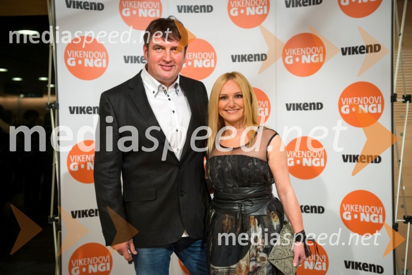 Frenk Derenda, glasbenik; soproga Nuša Derenda, pevkaVikendovi Gongi popularnosti, podelitev 2013